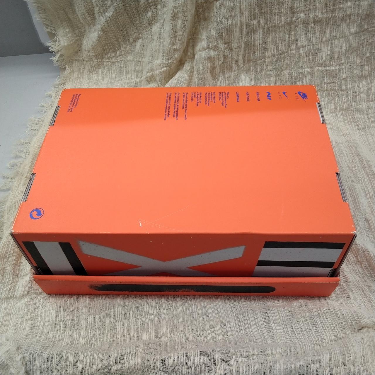 角スレ多数、破れが見られます。