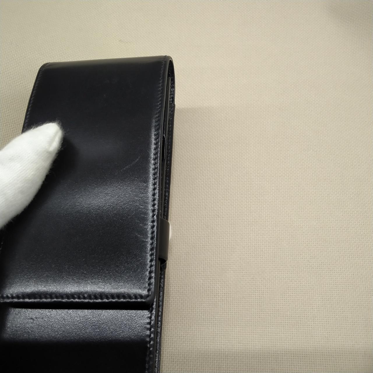 傷が多数ついています。