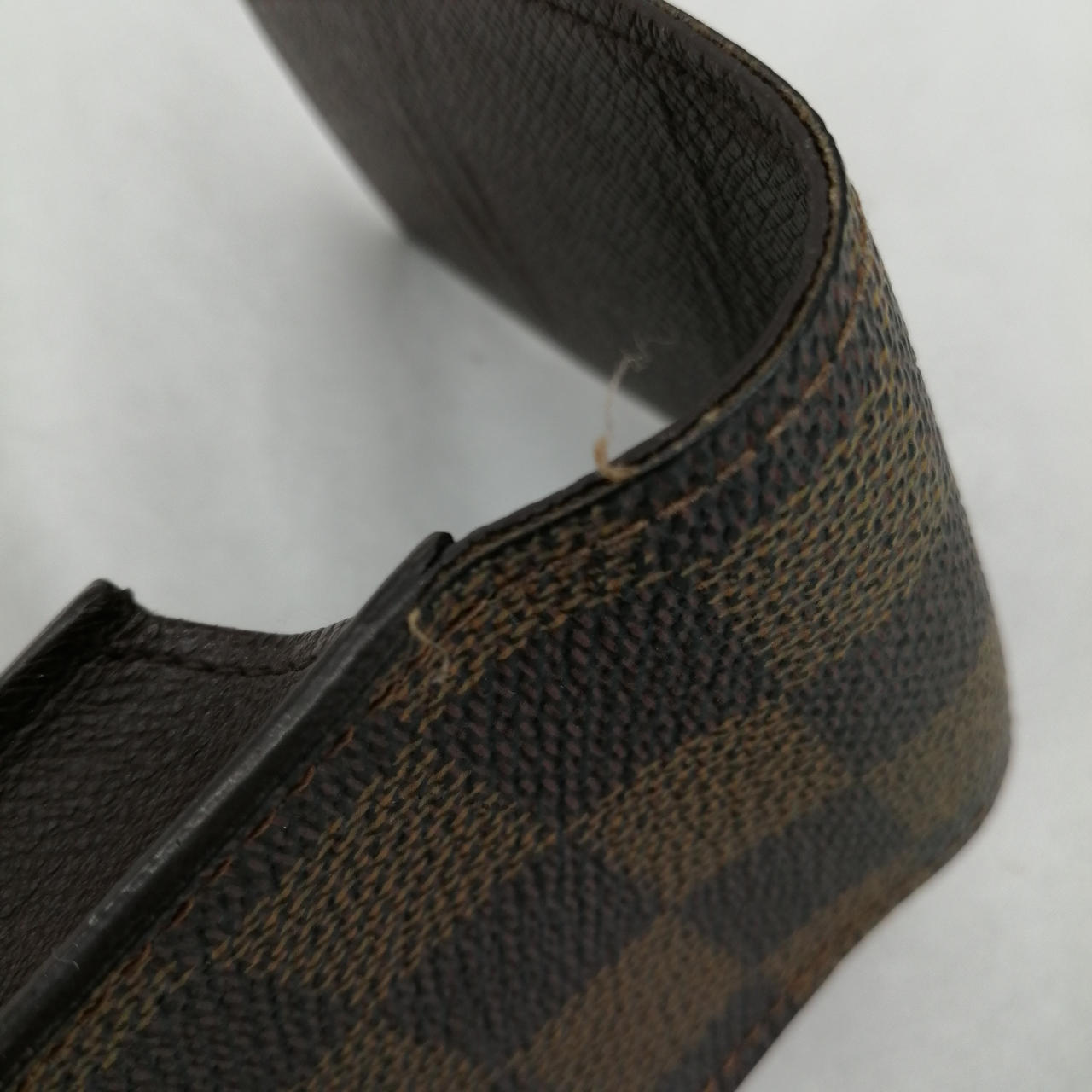 ほつれがあります。