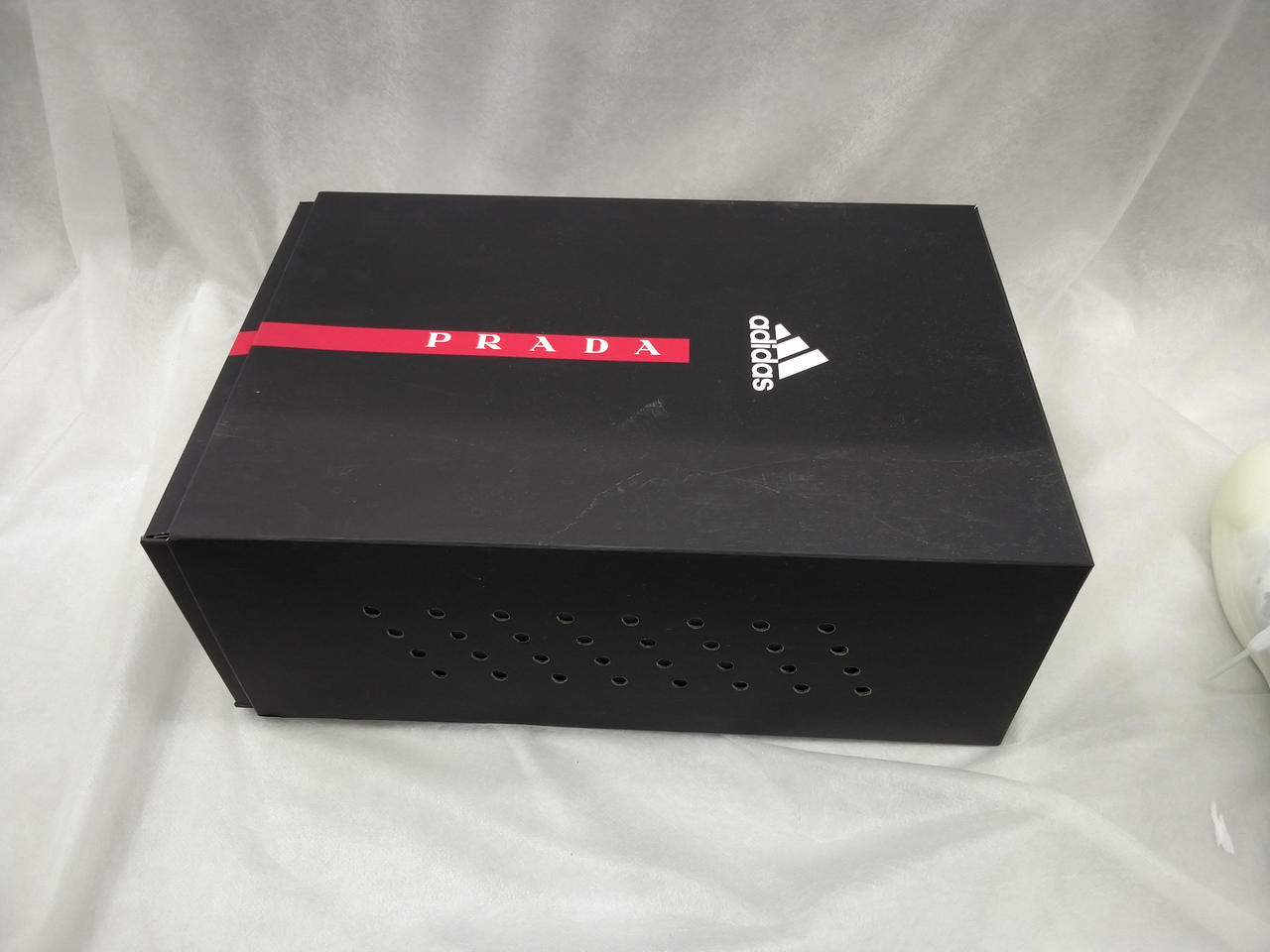 傷、汚れ、擦れが付いています。