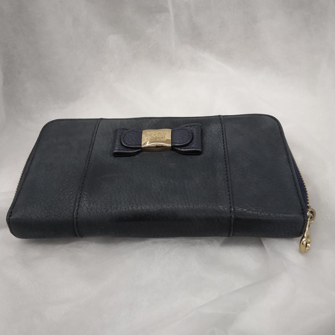 色あせが全体に見られます。