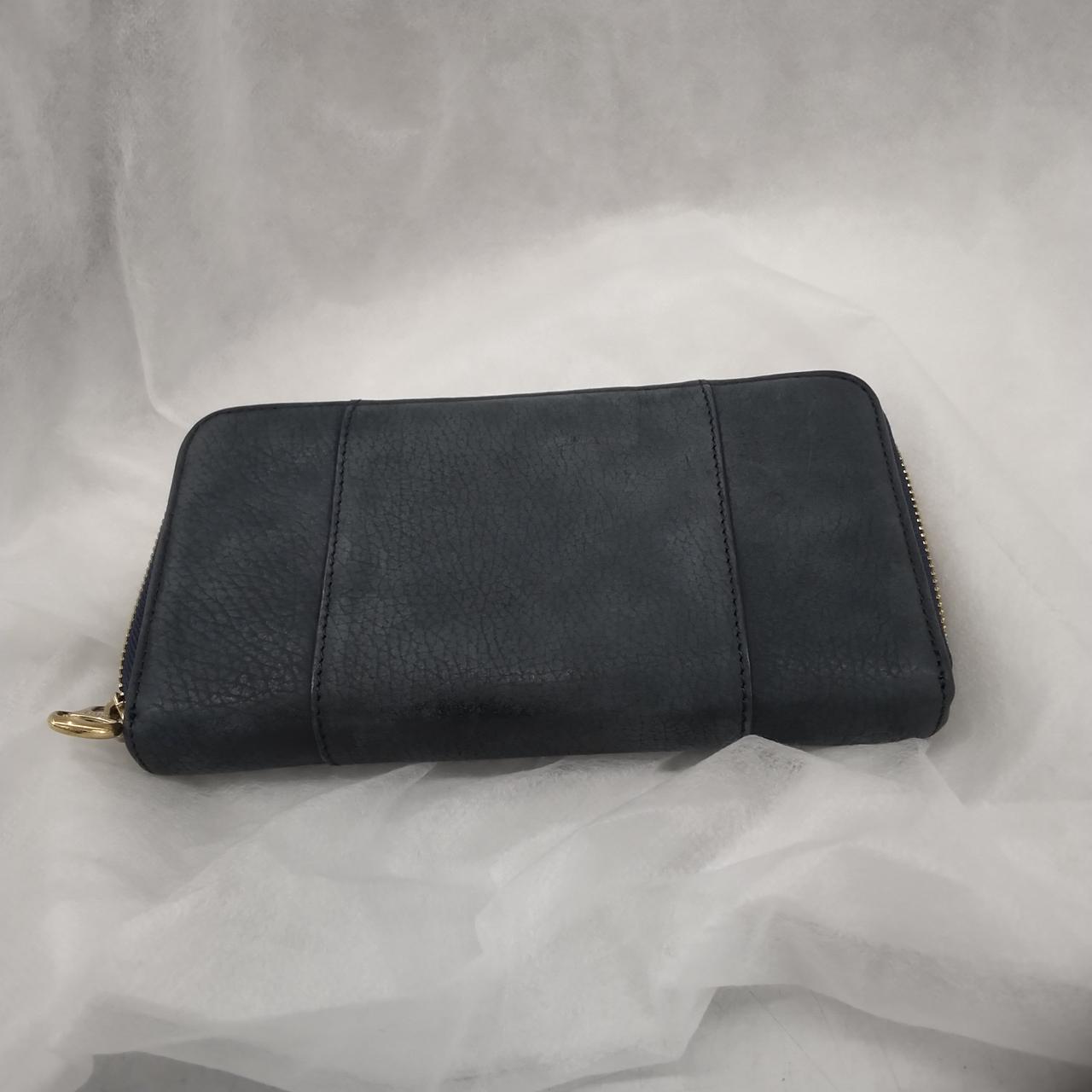 色あせが全体に見られます。