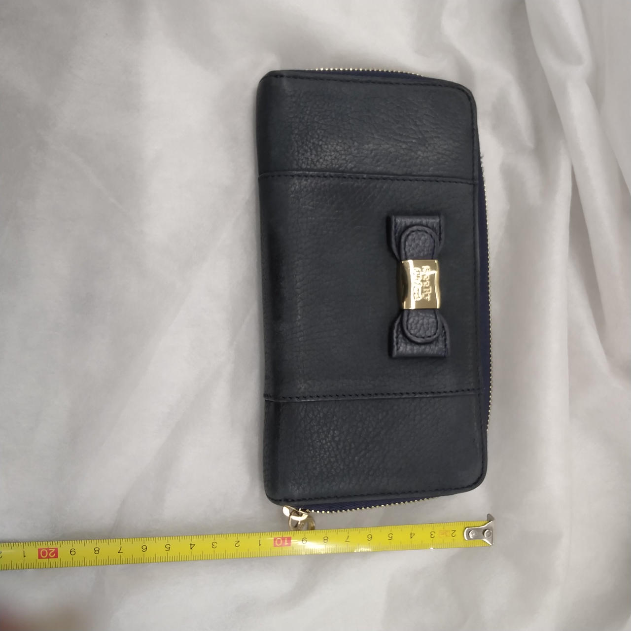 色あせが全体に見られます。