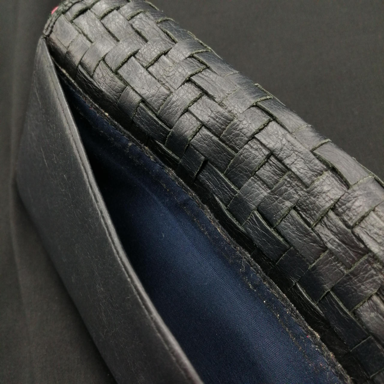 背面ポケット内部汚れあり