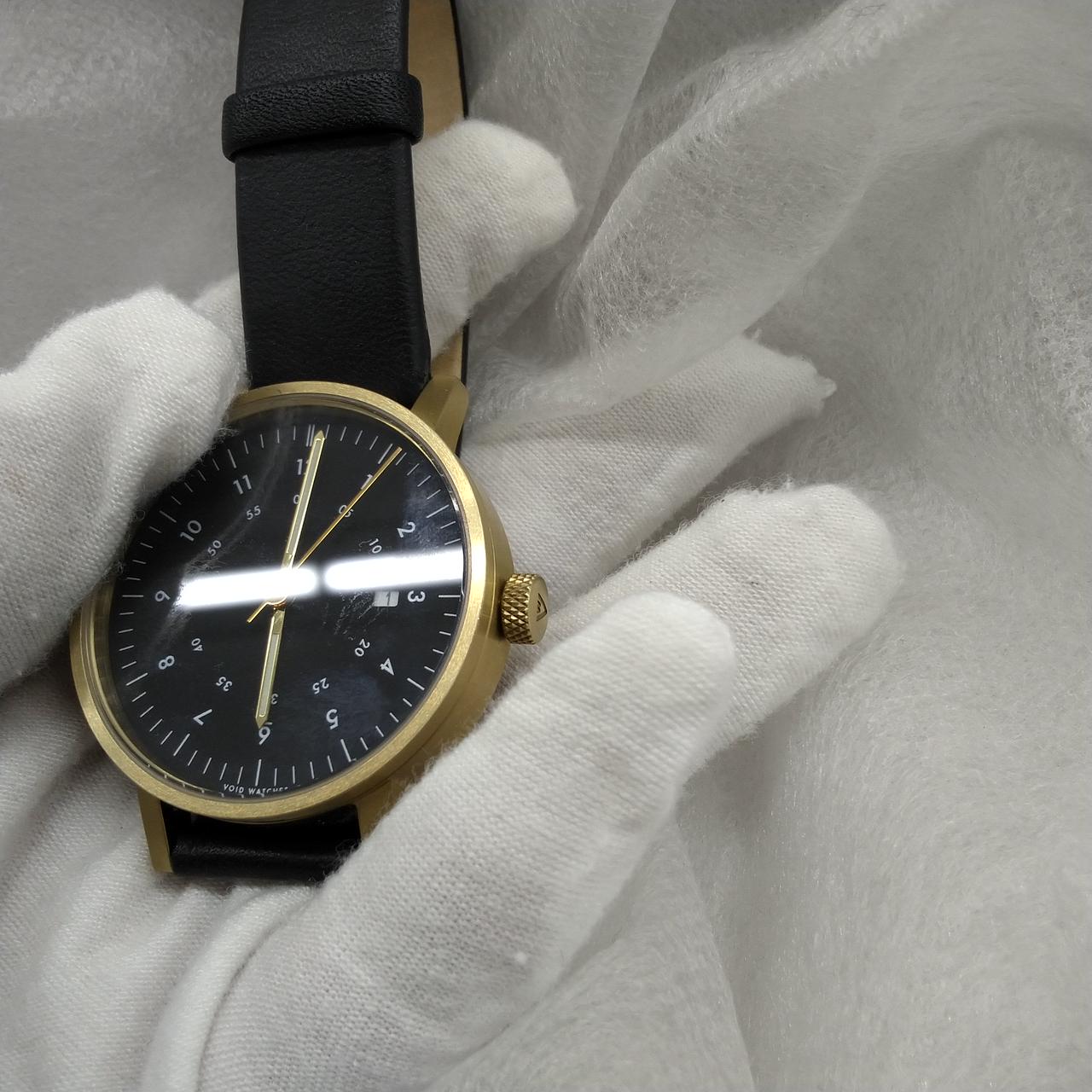 12時付近の部分に傷があります。