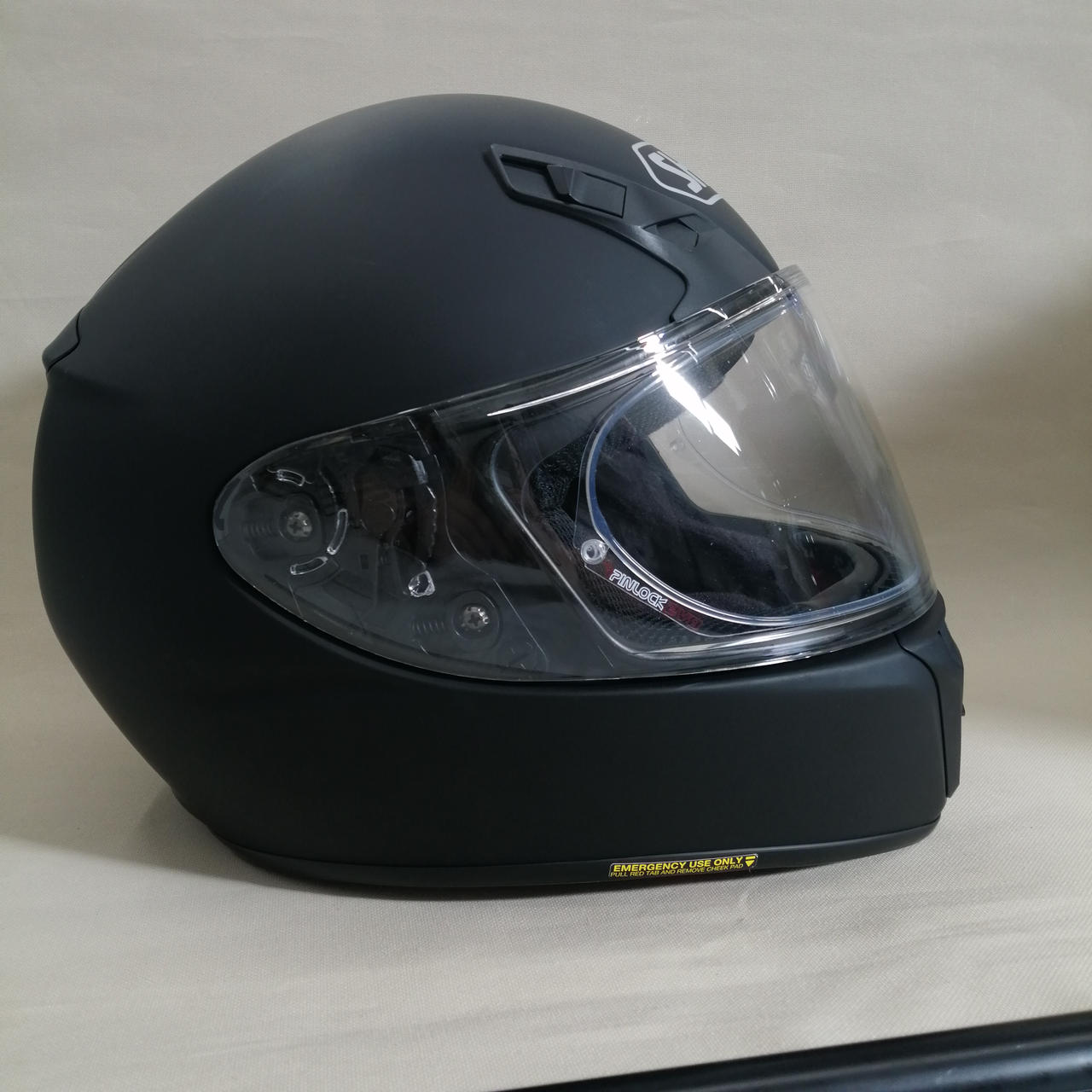 白い汚れが多数ついています。