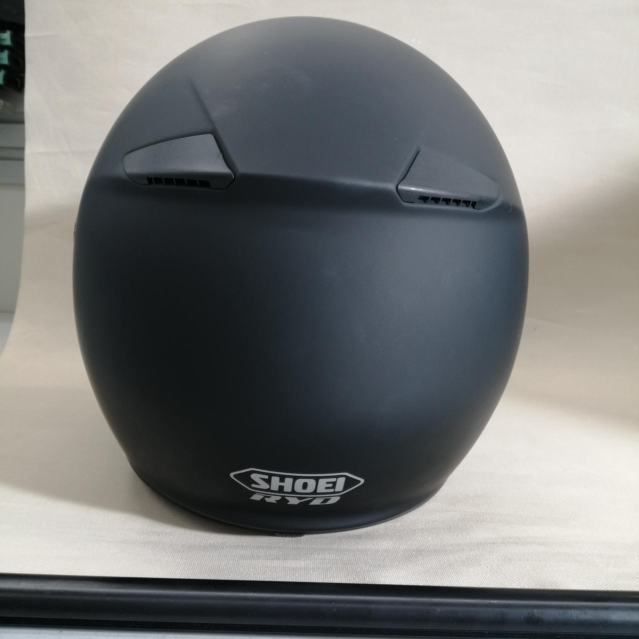 白い汚れが多数ついています。