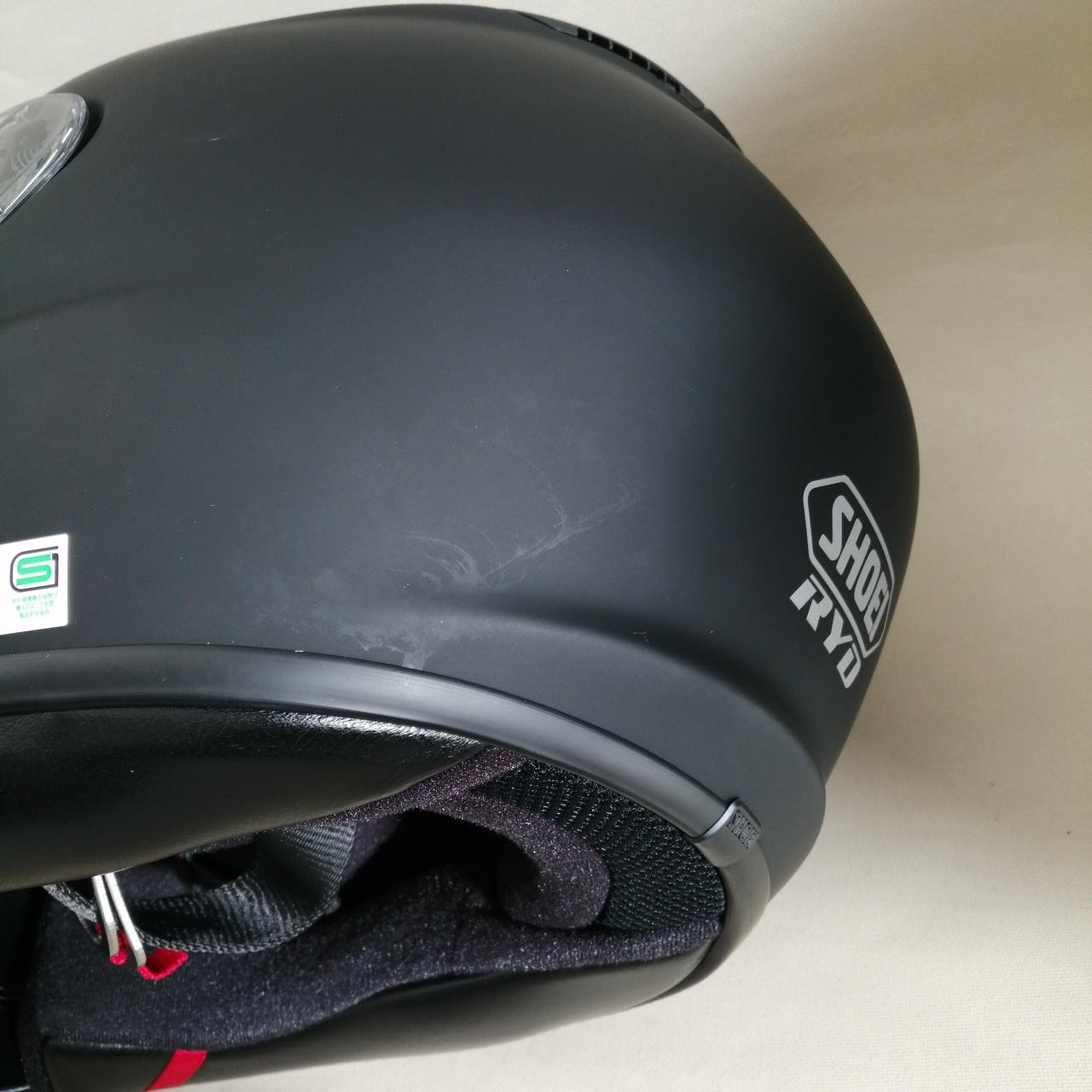 白い汚れが多数ついています。