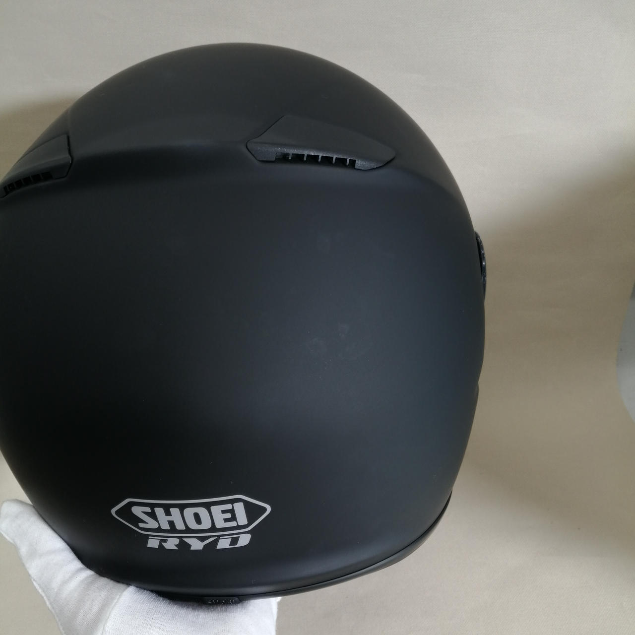 白い汚れが多数ついています。