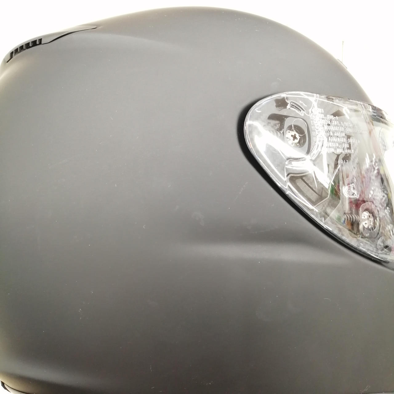 白い汚れが多数ついています。