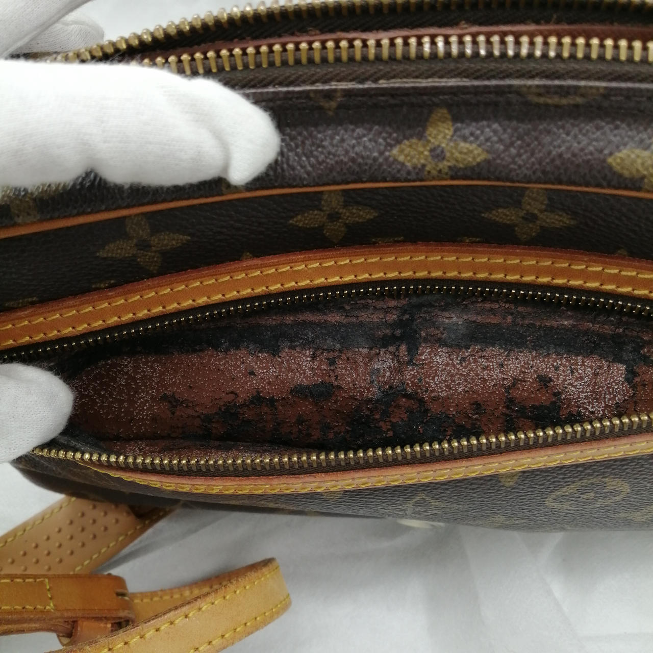 内側酷く劣化があり開きません