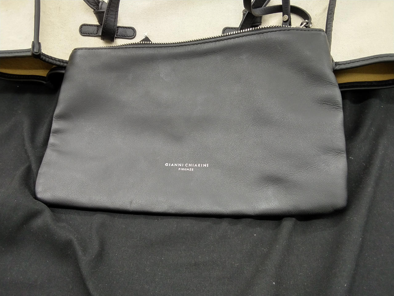 白い汚れが多数見られます。