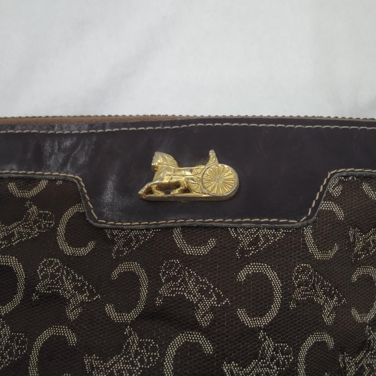 金属部分に塗装剥がれが見られます。