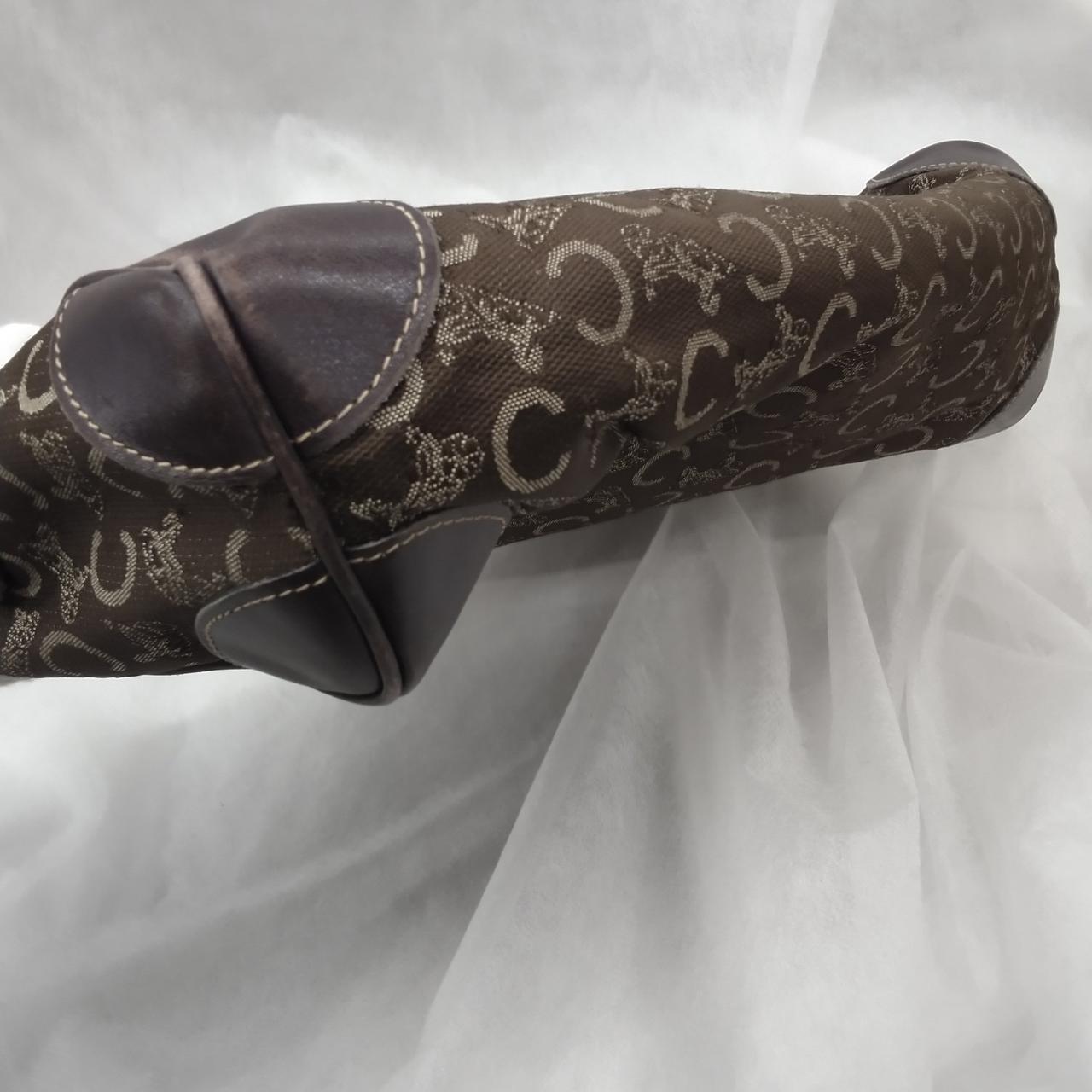 四方に角擦れがあります。