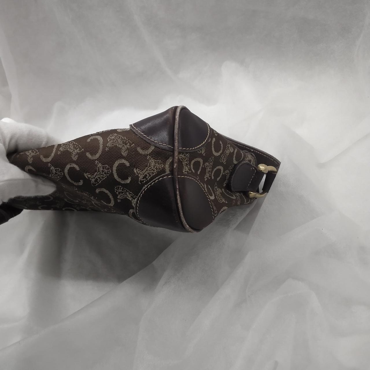 四方に角擦れがあります。