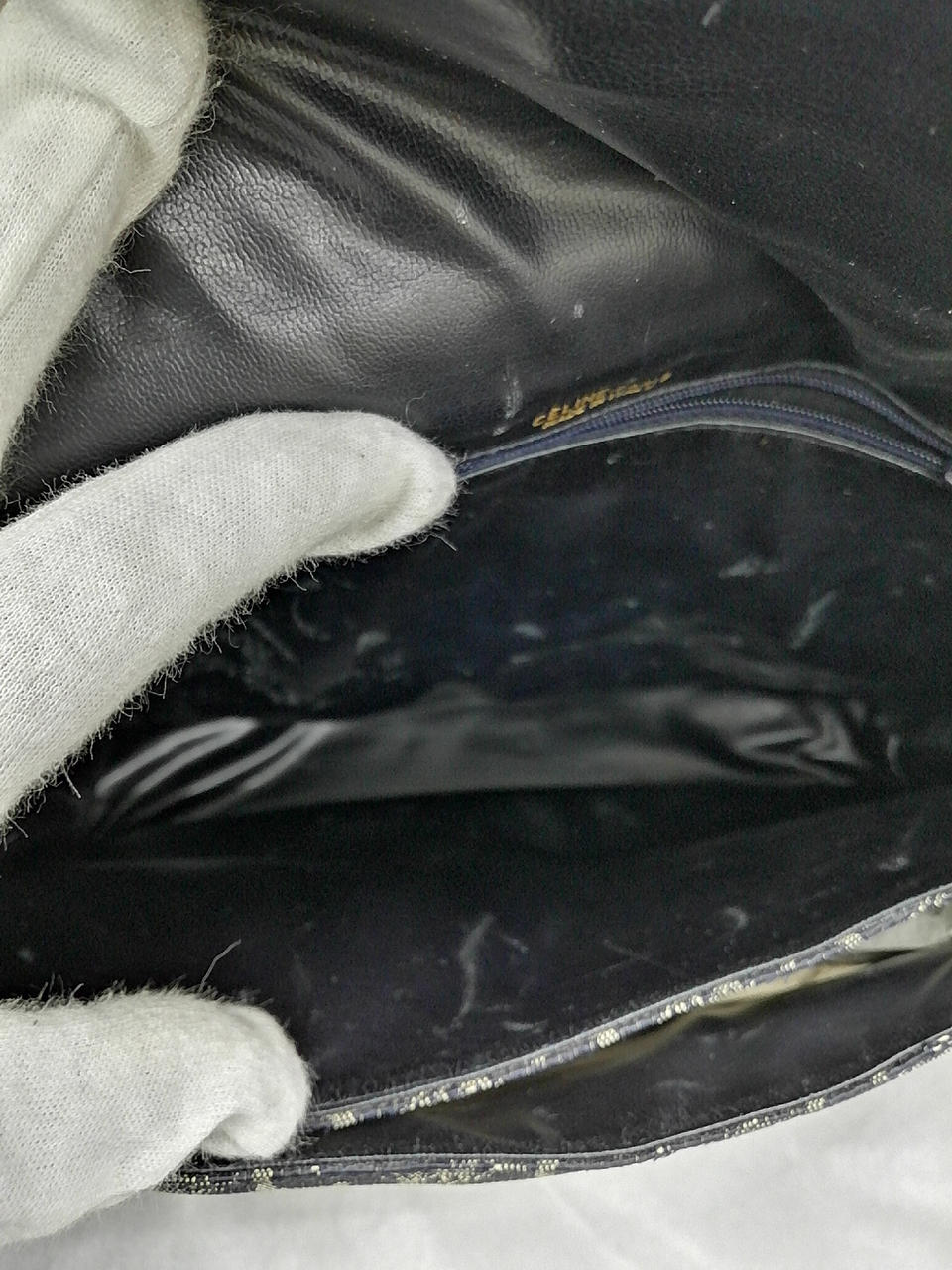 傷が多数あります。