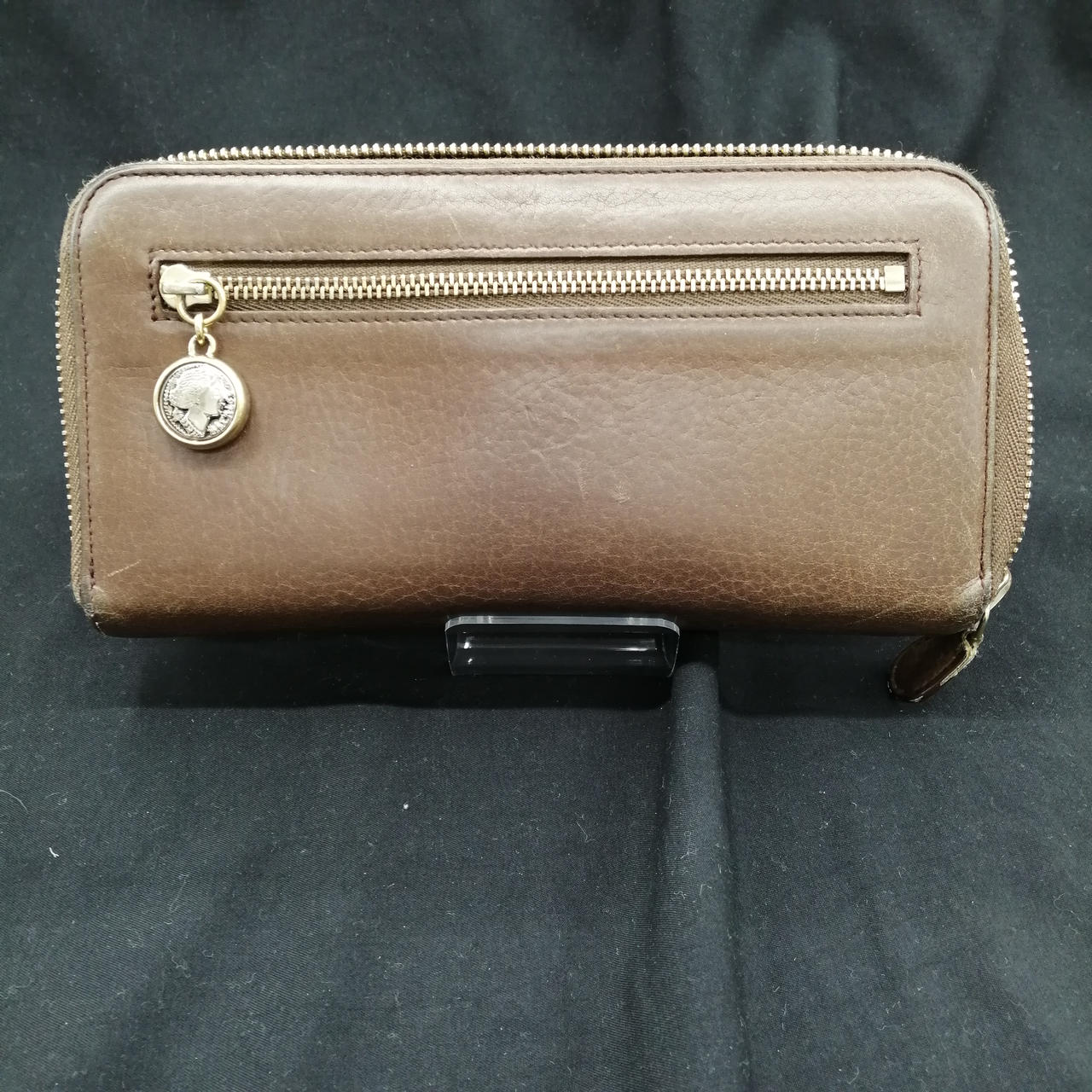 角スレ、傷がみられます。