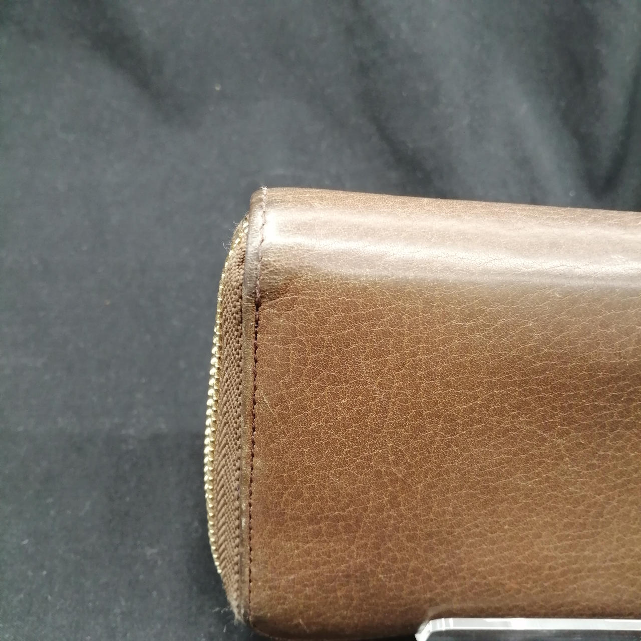 四方に角スレがみられます。