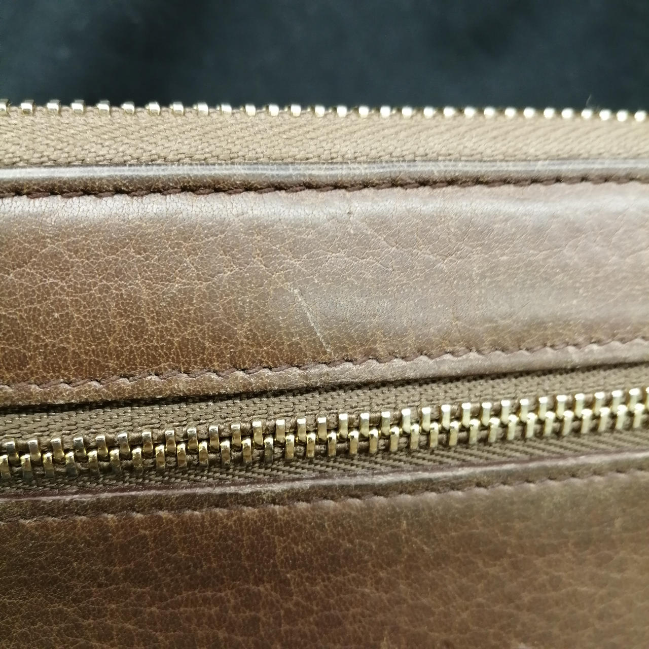 傷がついています。