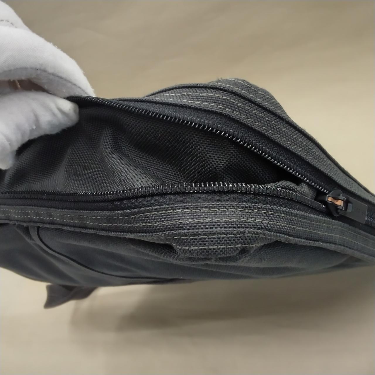 チャックでサイズ大きくできる仕様です。