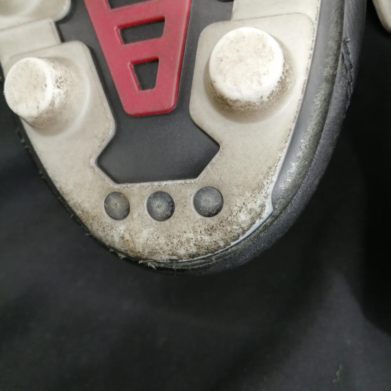 つま先部分削れあります