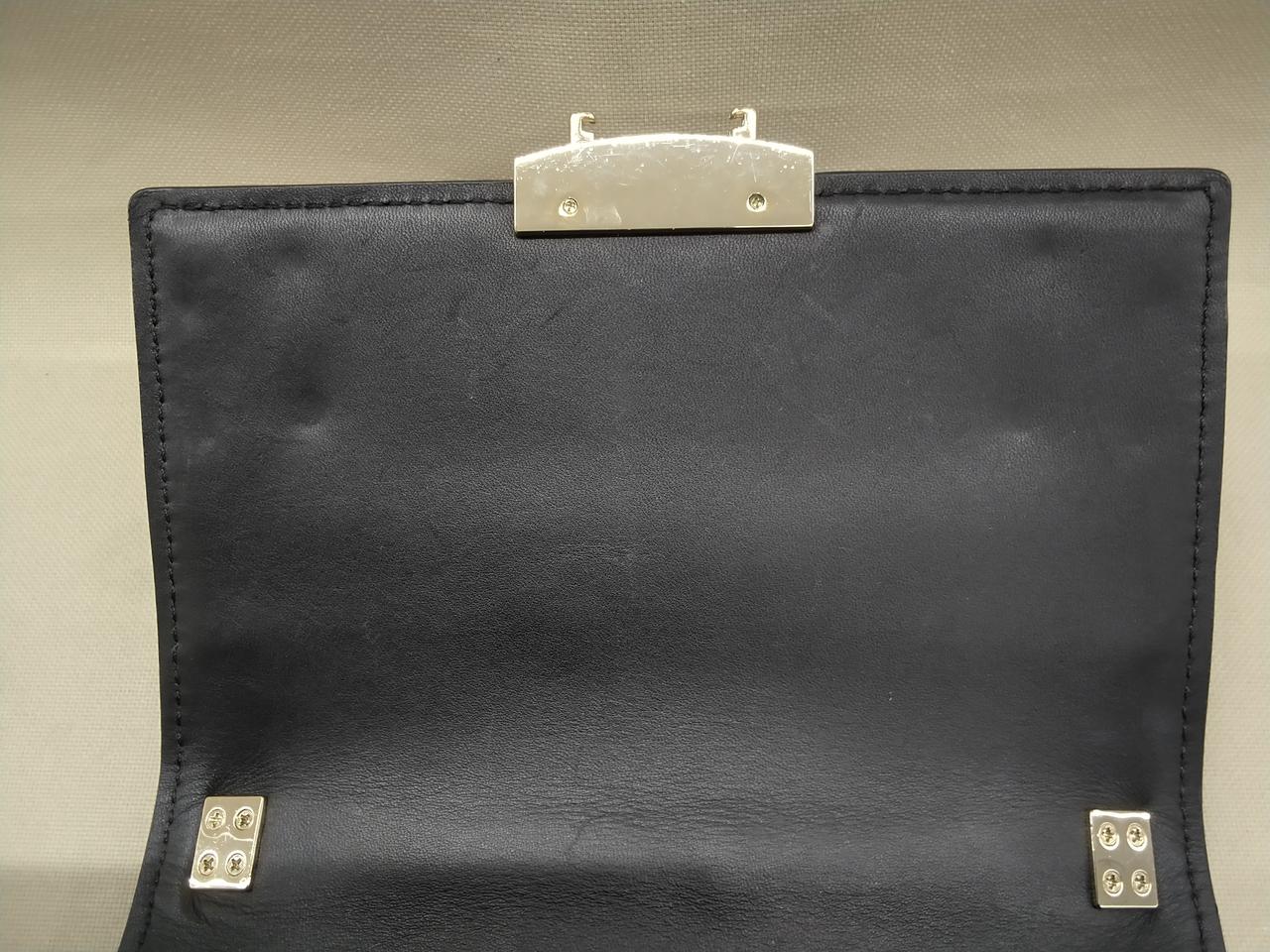 ツブツブの跡が少しついています