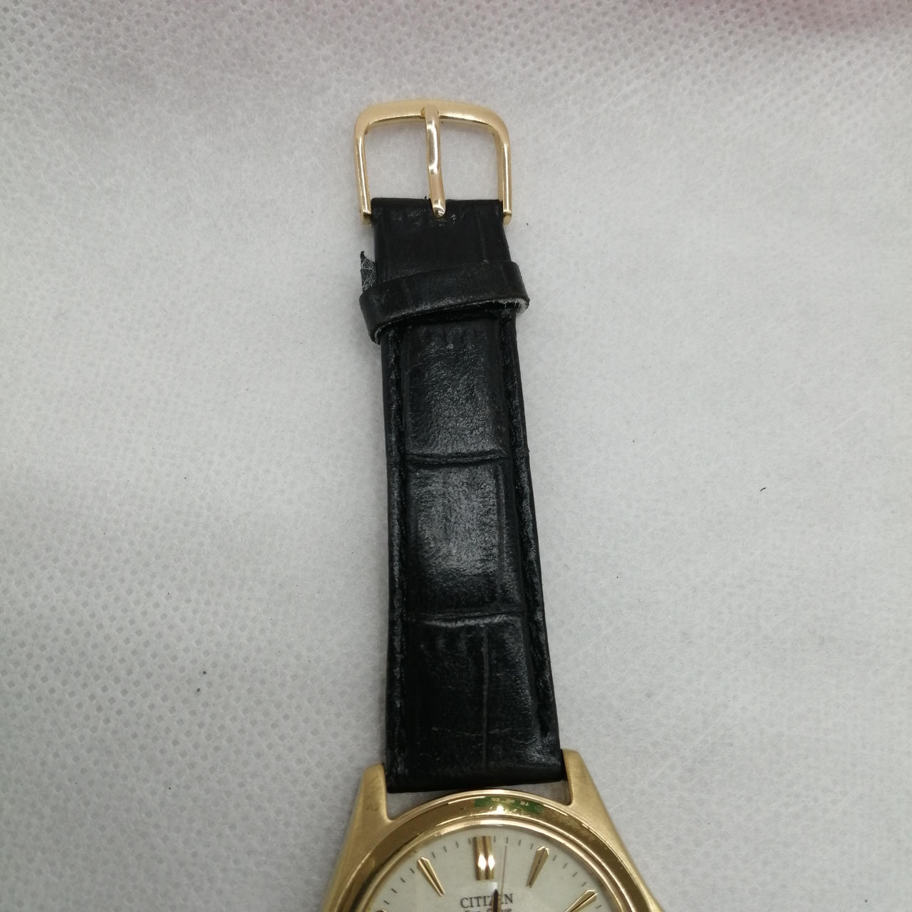 バンド部分に劣化があります。