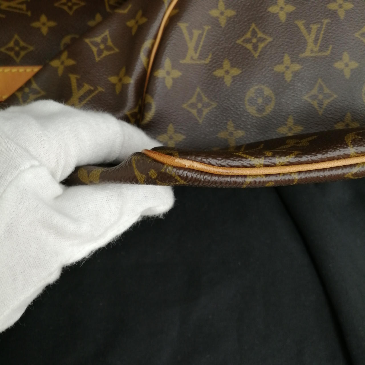 角スレがみられます。