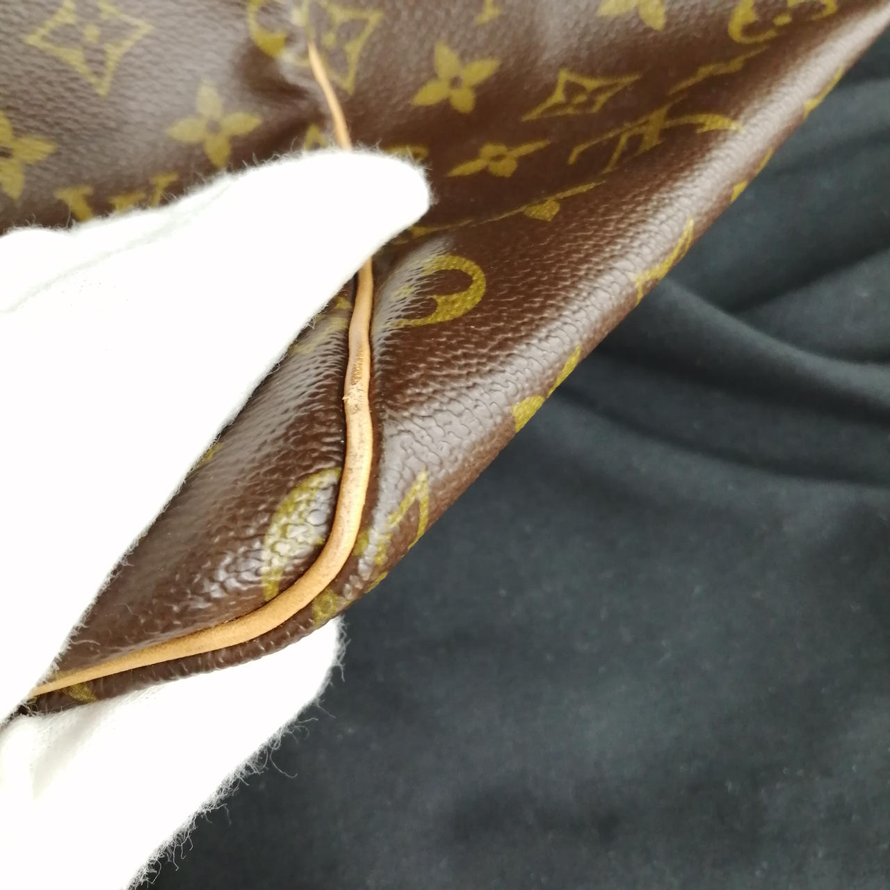 角スレがみられます。