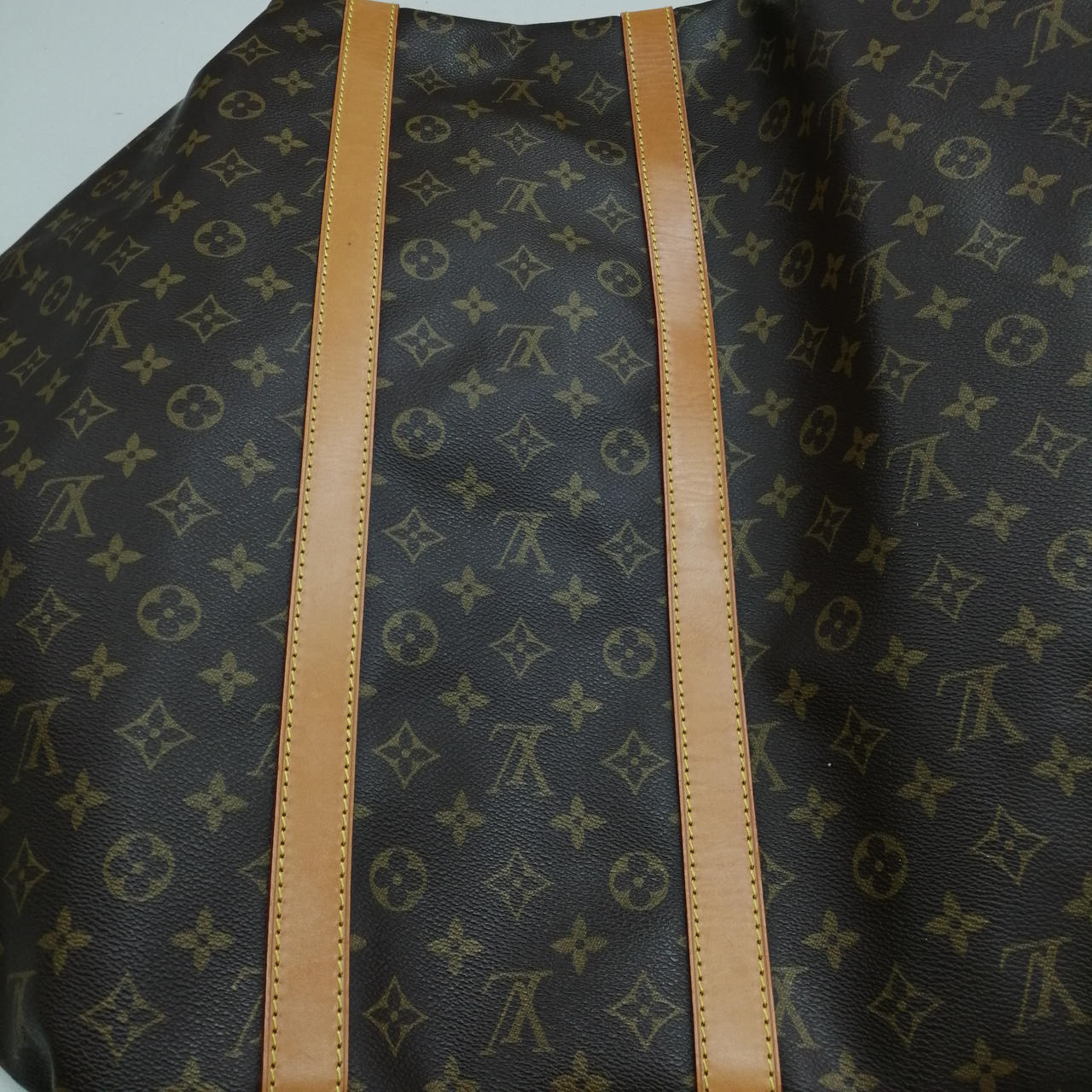 折りジワがついています。