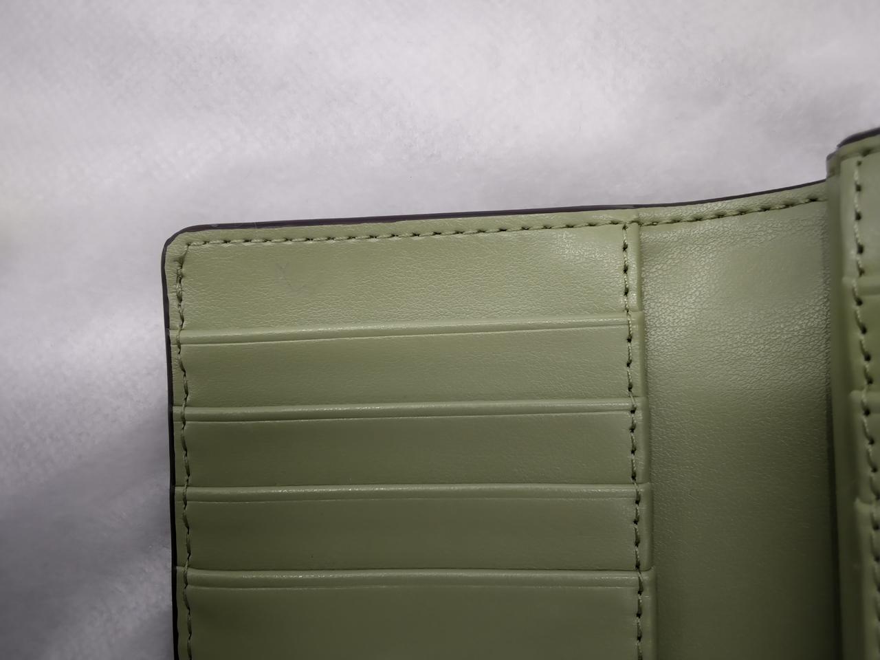 左上小キズあり