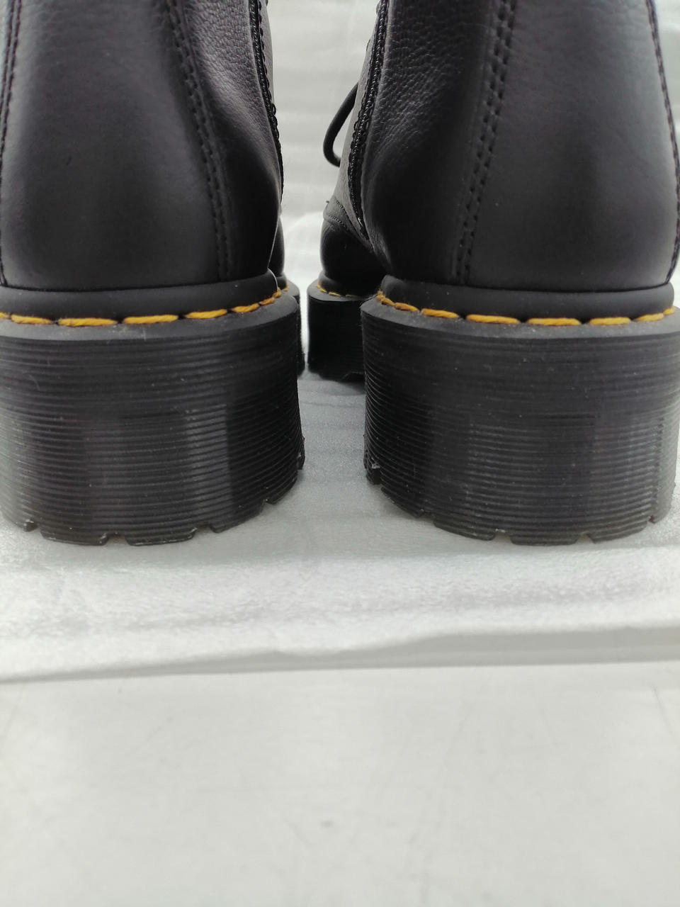 ソールの消耗具合に偏りがあります。