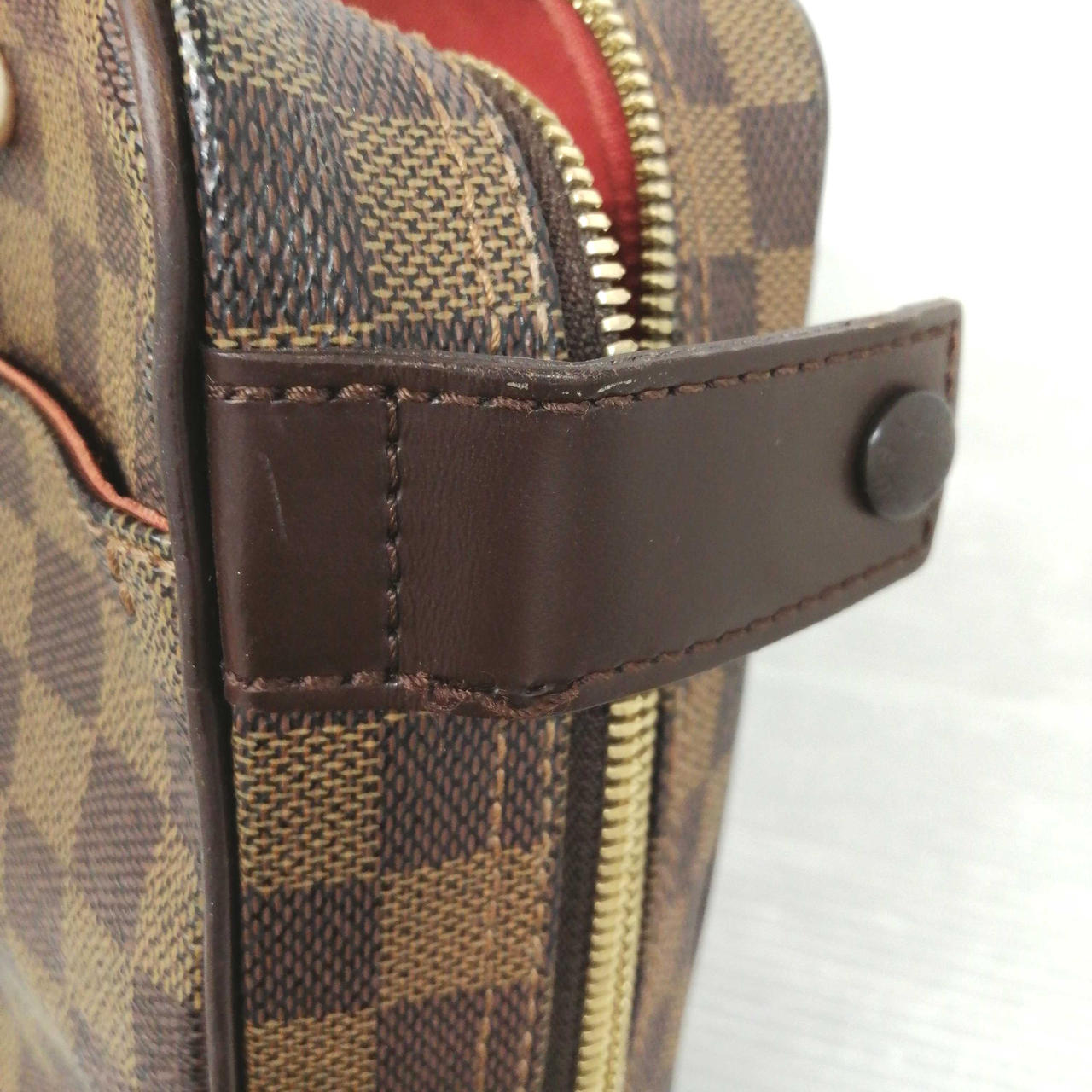 少々ほつれあります。