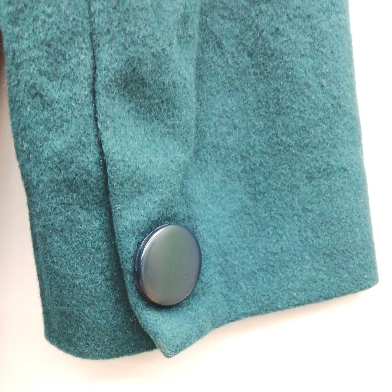 右袖口に擦れがあります。