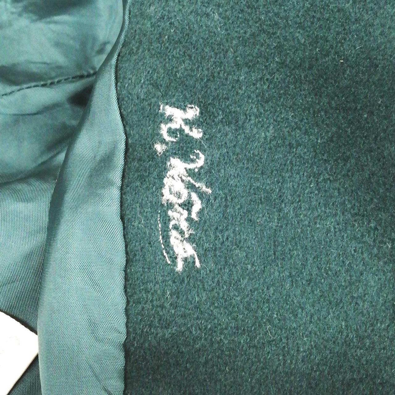 左内側にネーム刺繍が入ってます。