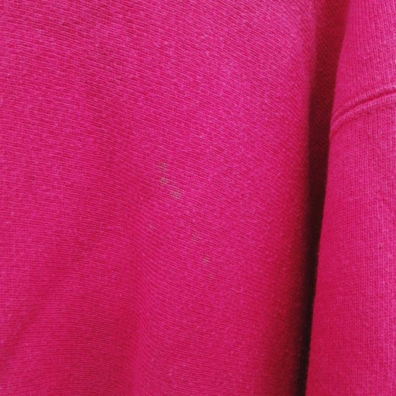 グレーのシミがございます。