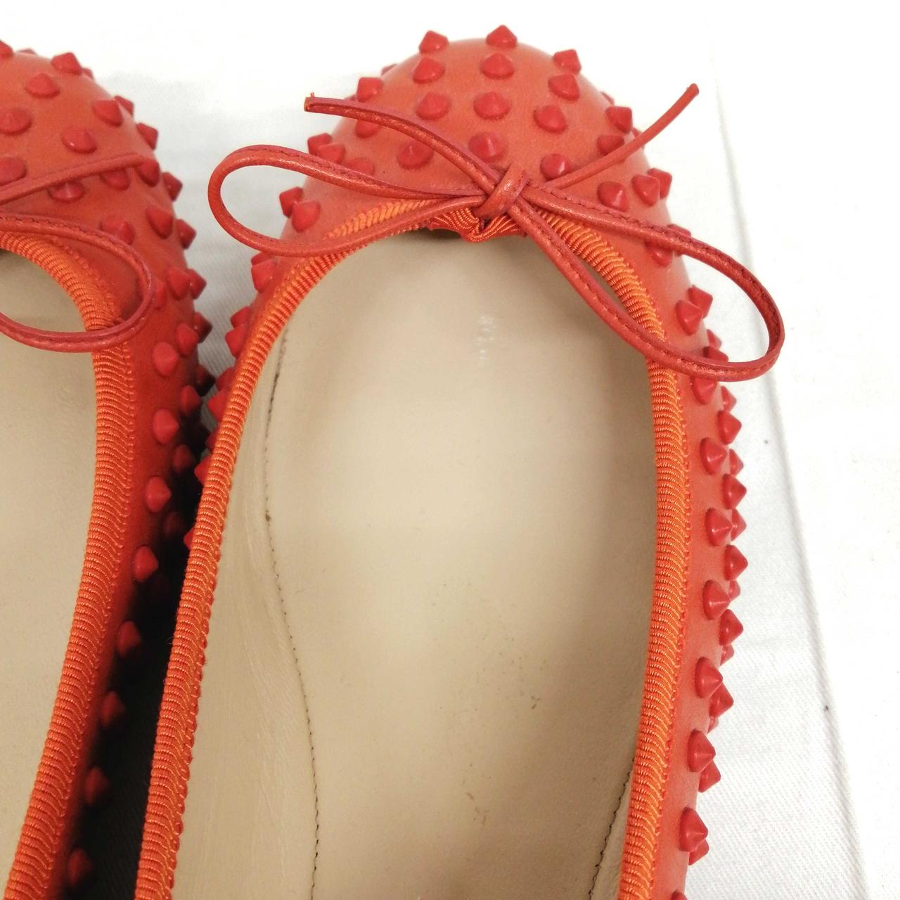 内側にキズが小さくあります。