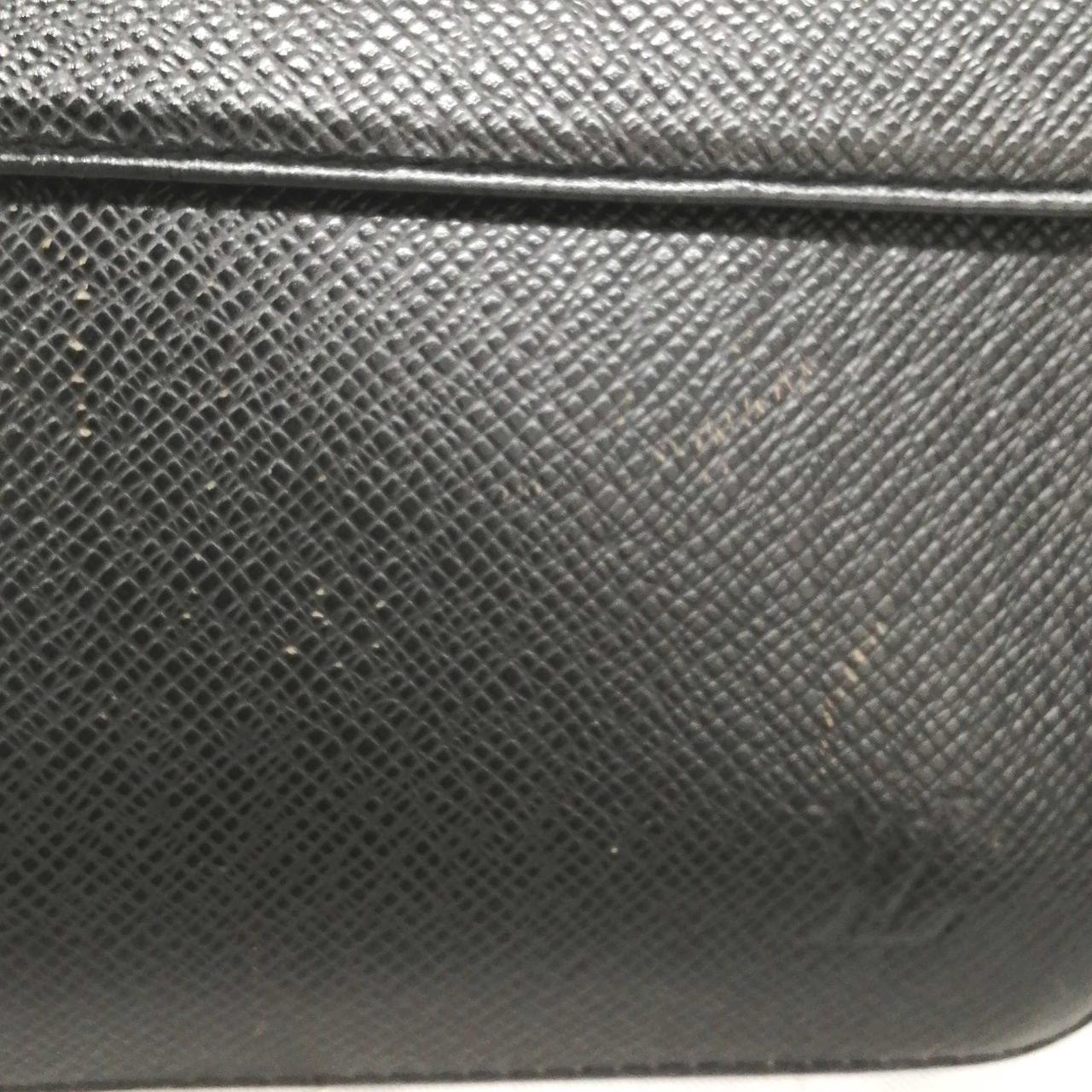 表側にキズ・剥がれがございます。