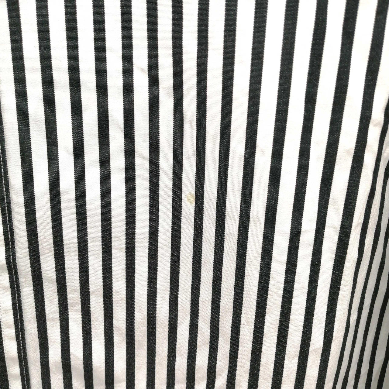 タグ付きですが小さな汚れが少しあります。