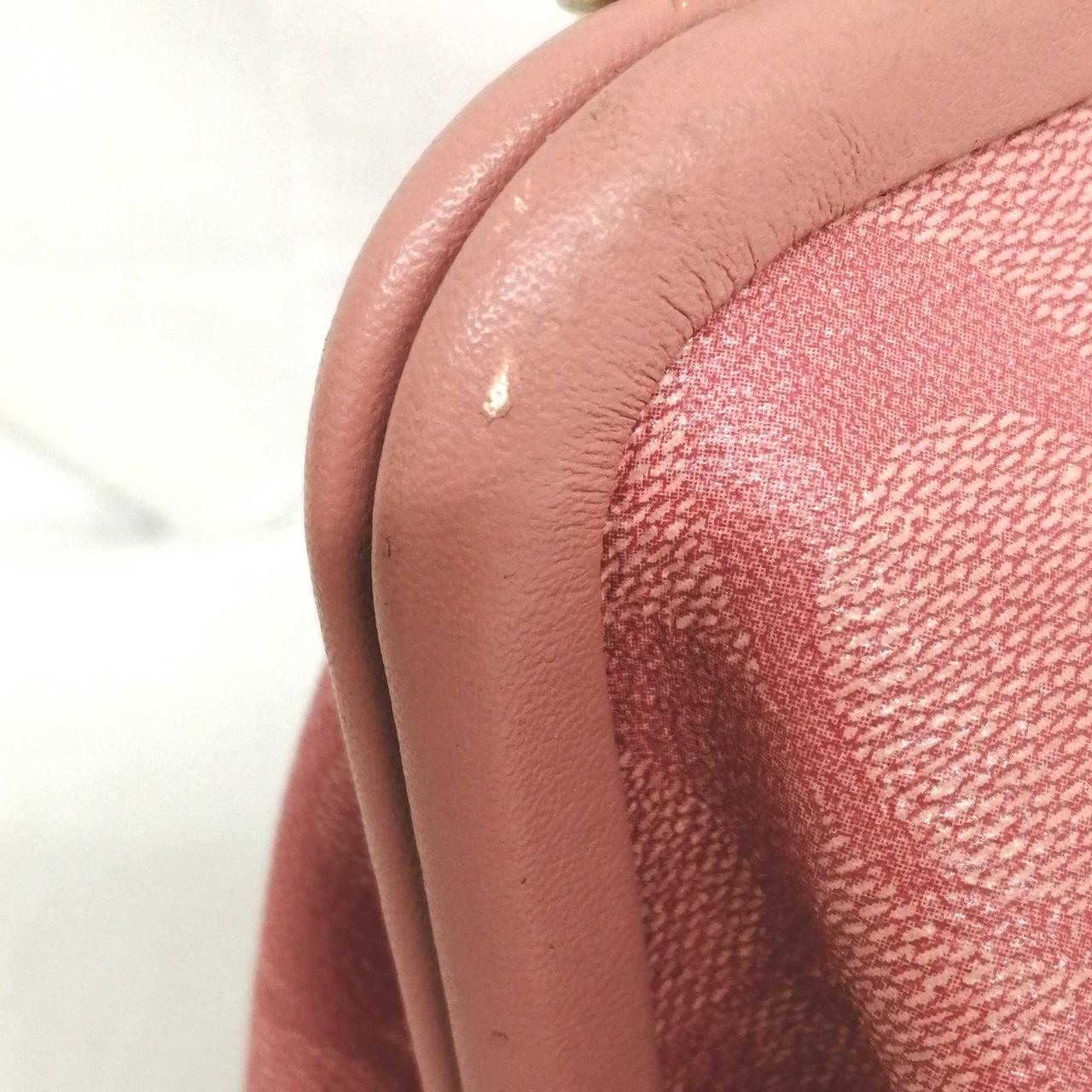 少々角に擦れ、剥げございます。