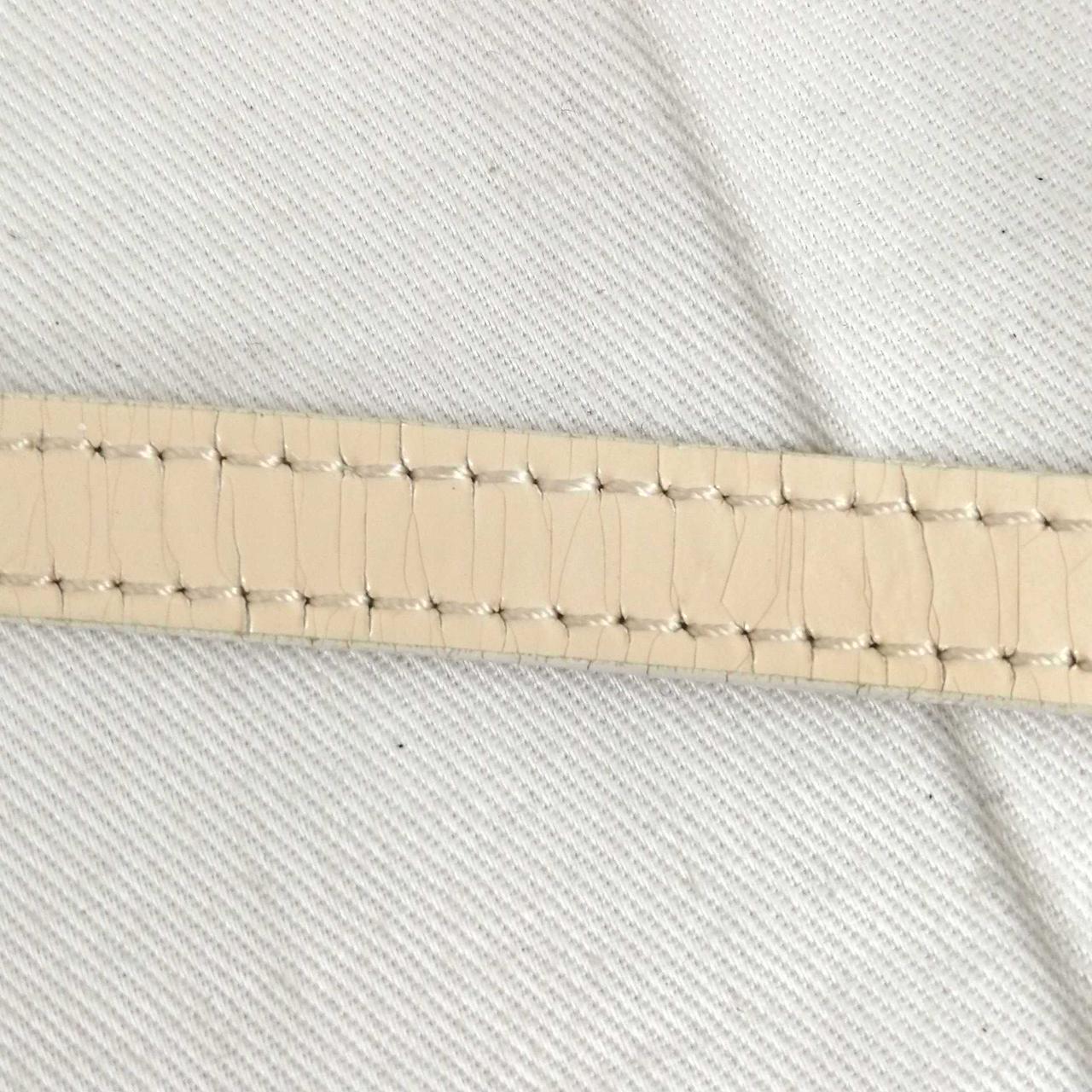 持ち手部分にひび割れあります。