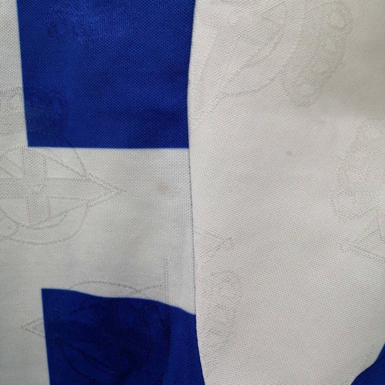 背中右肩部分に少しシミあります。