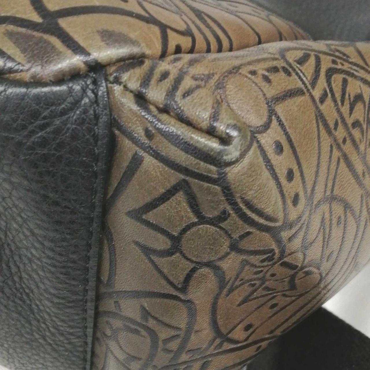 角擦れございます。