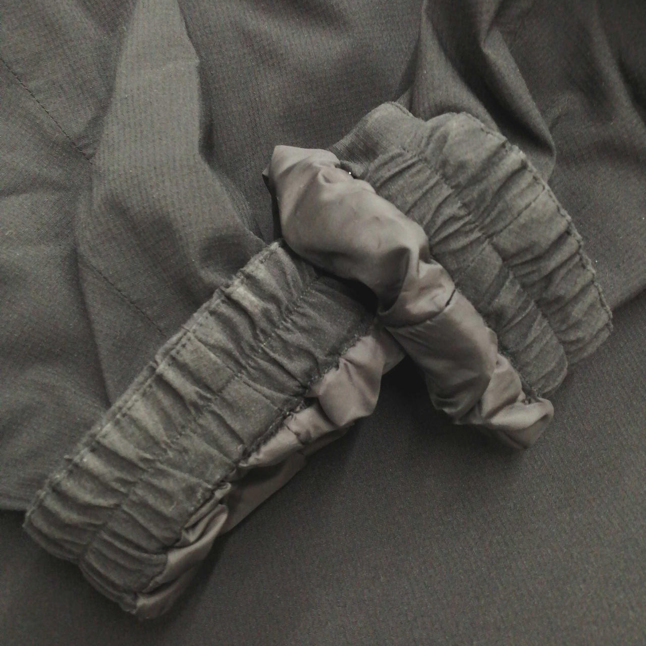 袖口内側に汚れあります。