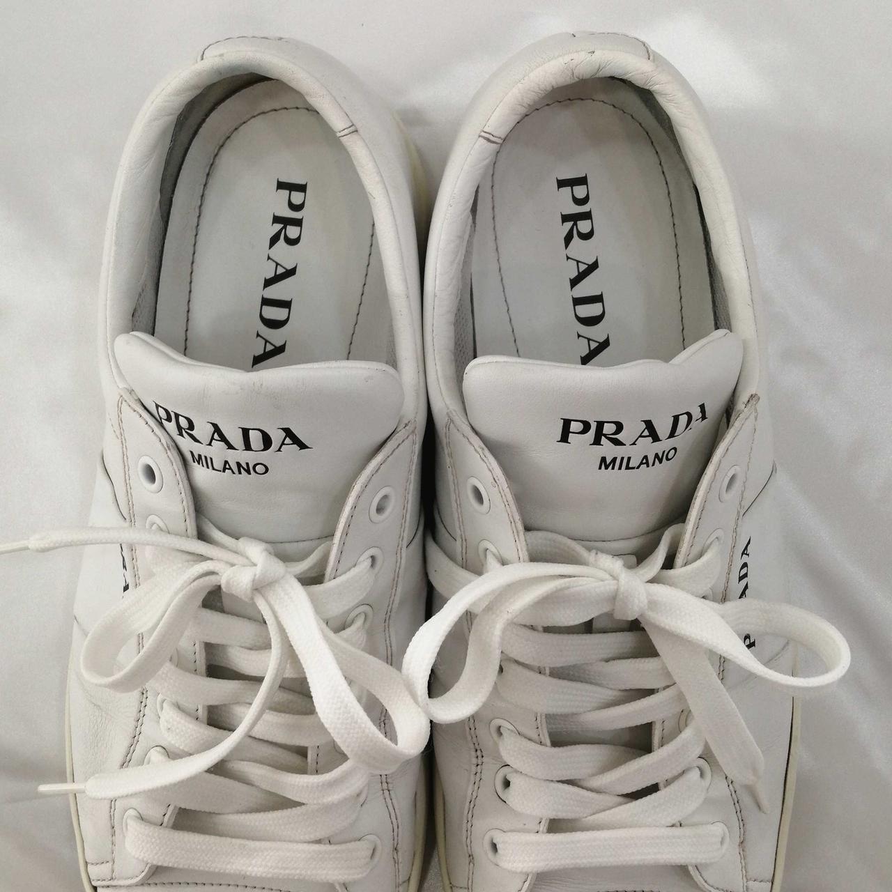 踵内側に少々色移りあります。