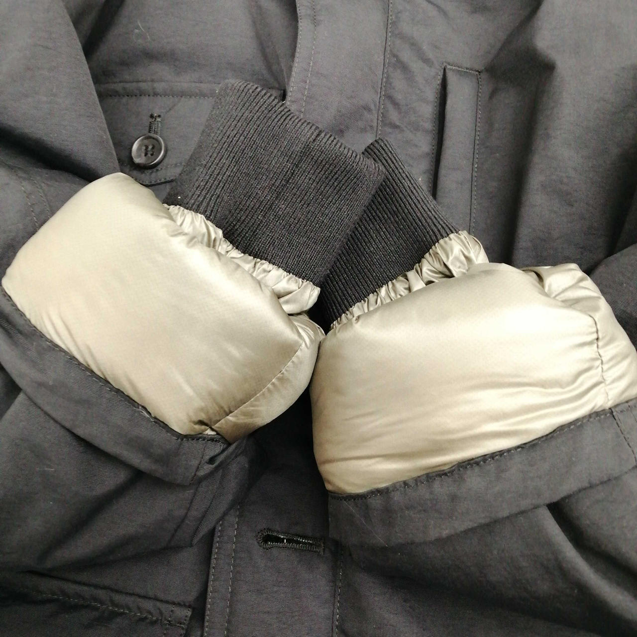 袖使用感少しあります。