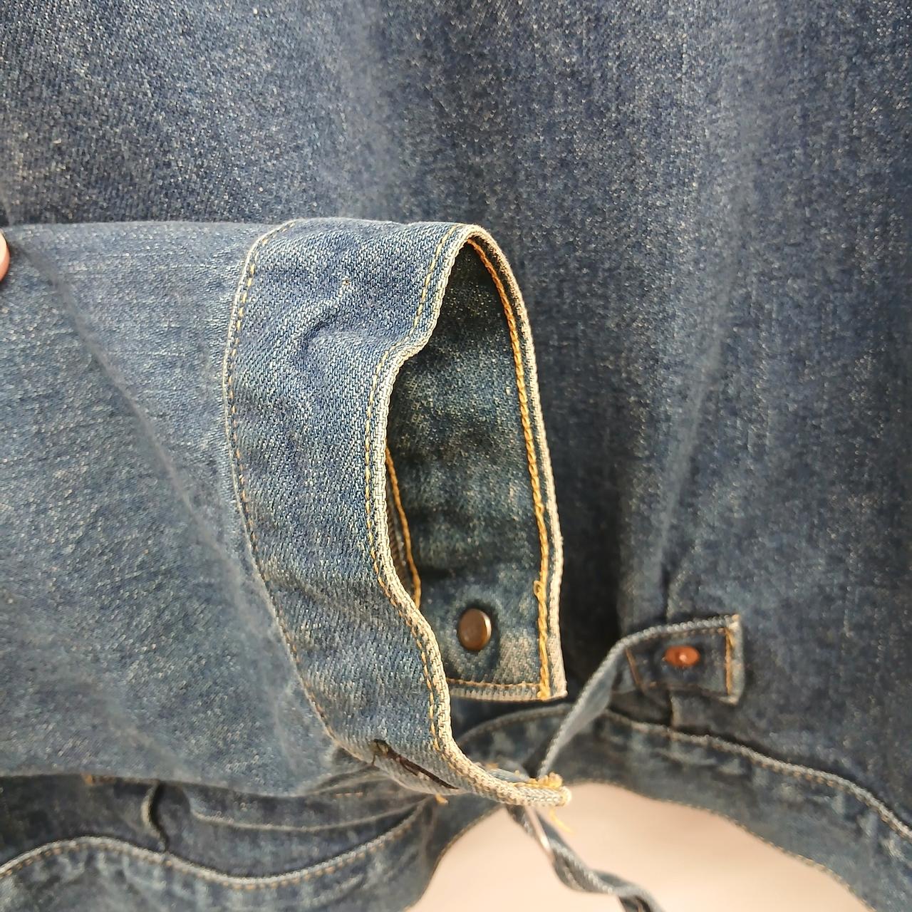 袖口に少し使用感あります。