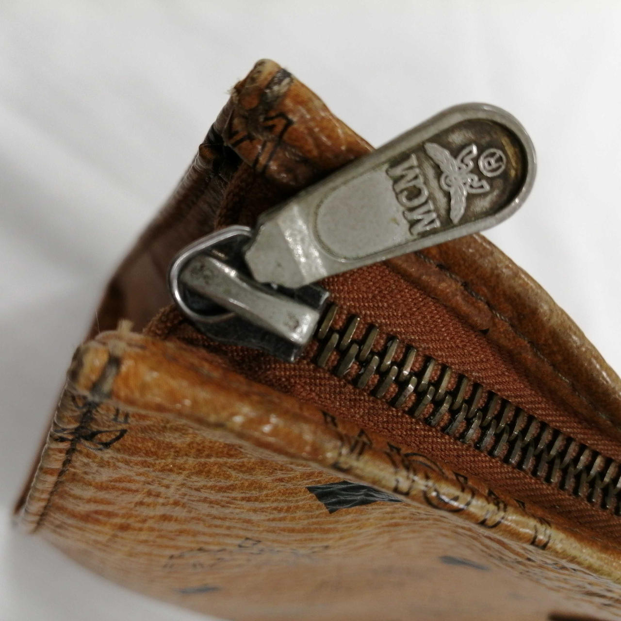 くすみ汚れあり