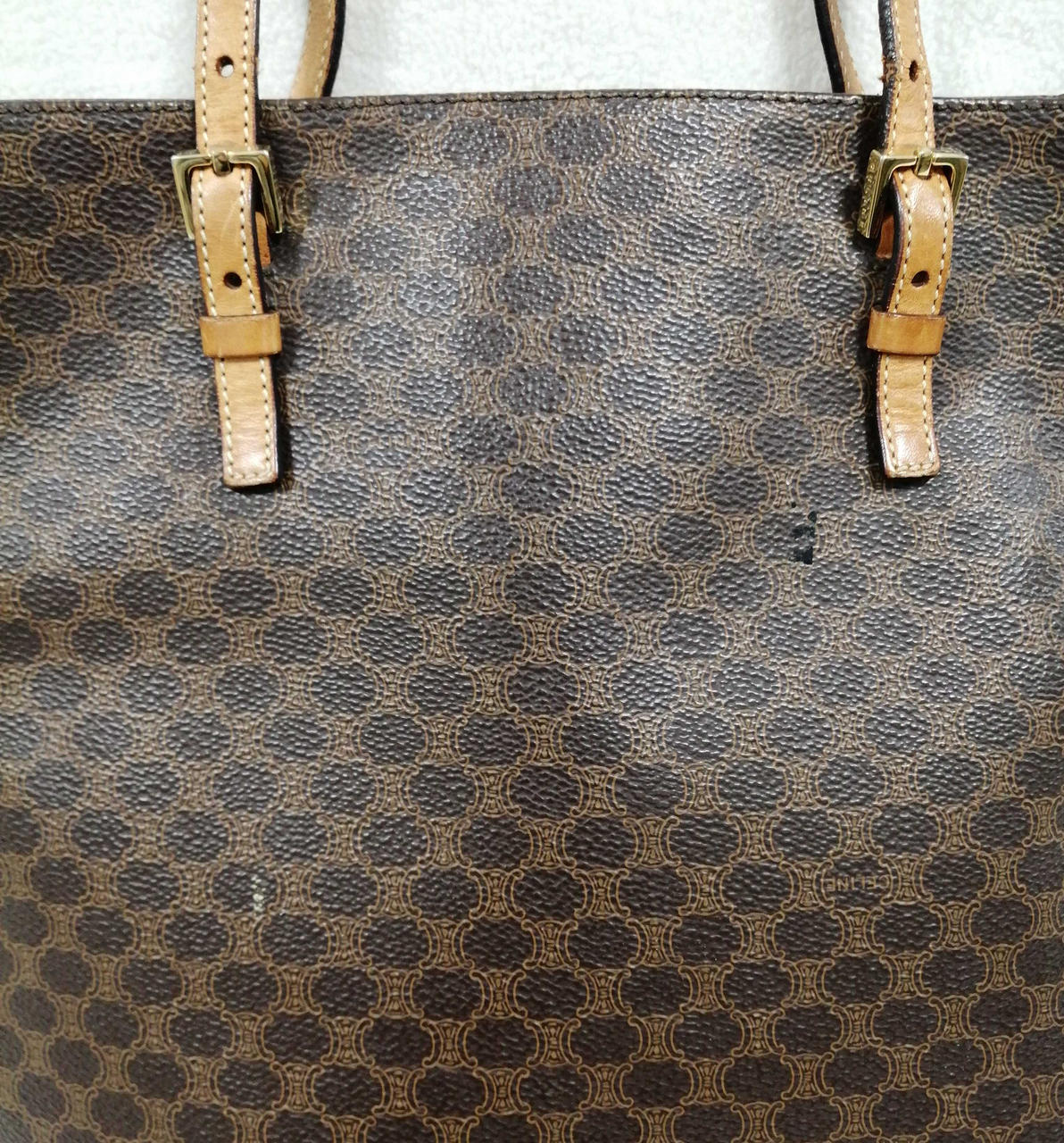 黒い汚れ・スレキズあり