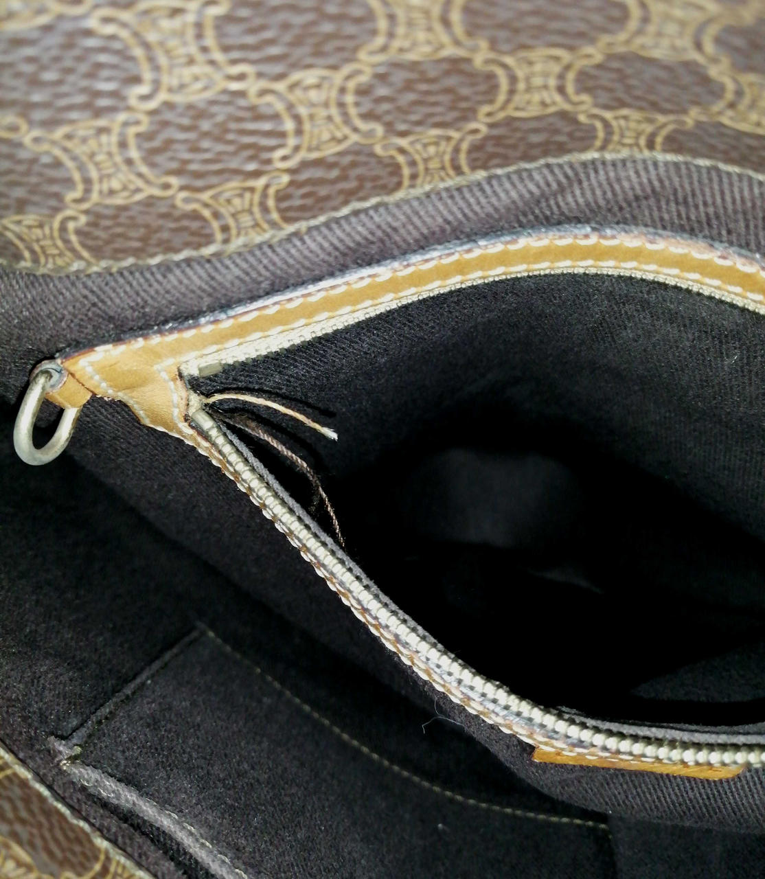 ポケット内部糸切れあり